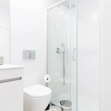 River Flat W/ Patio By Lovelystay *