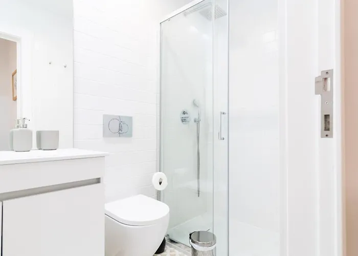 River Flat W/ Patio By Lovelystay *