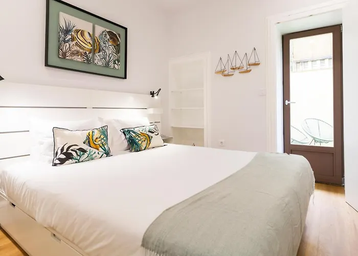 River Flat W/ Patio By Lovelystay *