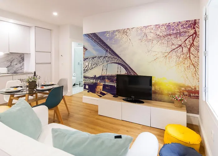 River Flat W/ Patio By Lovelystay アパート ポルト