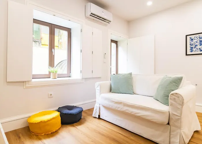 River Flat W/ Patio By Lovelystay Порту